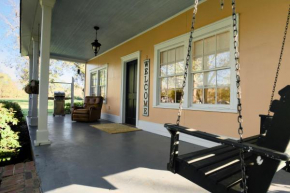 Foster Mound Cottage - Perfect for a Cozy Getaway with 2 Bedrooms and Pet-Friendly Amenities!